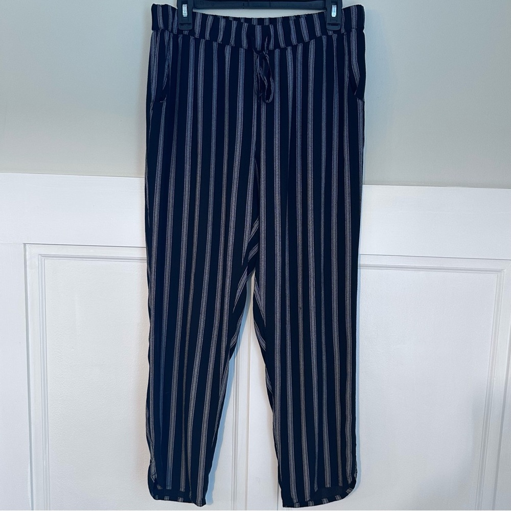 American Eagle Outfitters Black and White Striped Loose Fit Pants with Pockets